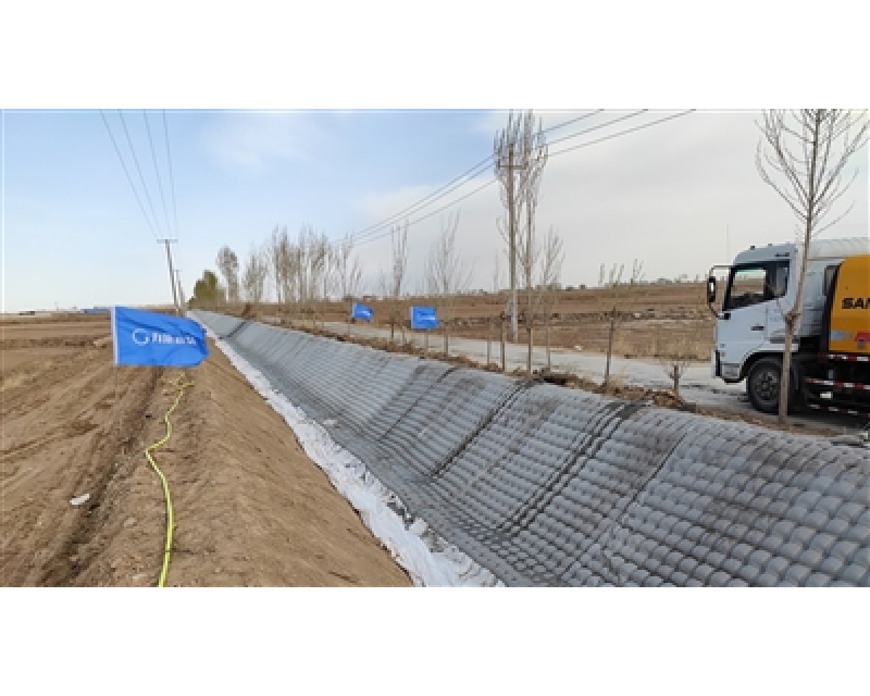 力港模袋火熱生產 供應全國多個節水襯砌項目